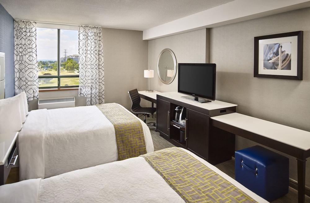 Waterfront Hotel Downtown Burlington Exterior photo