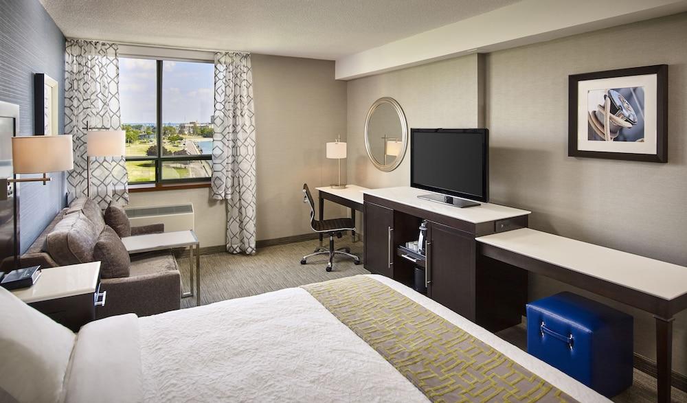 Waterfront Hotel Downtown Burlington Exterior photo